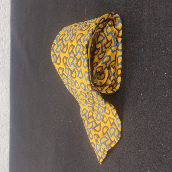 Gucci - Picture 2 of 3